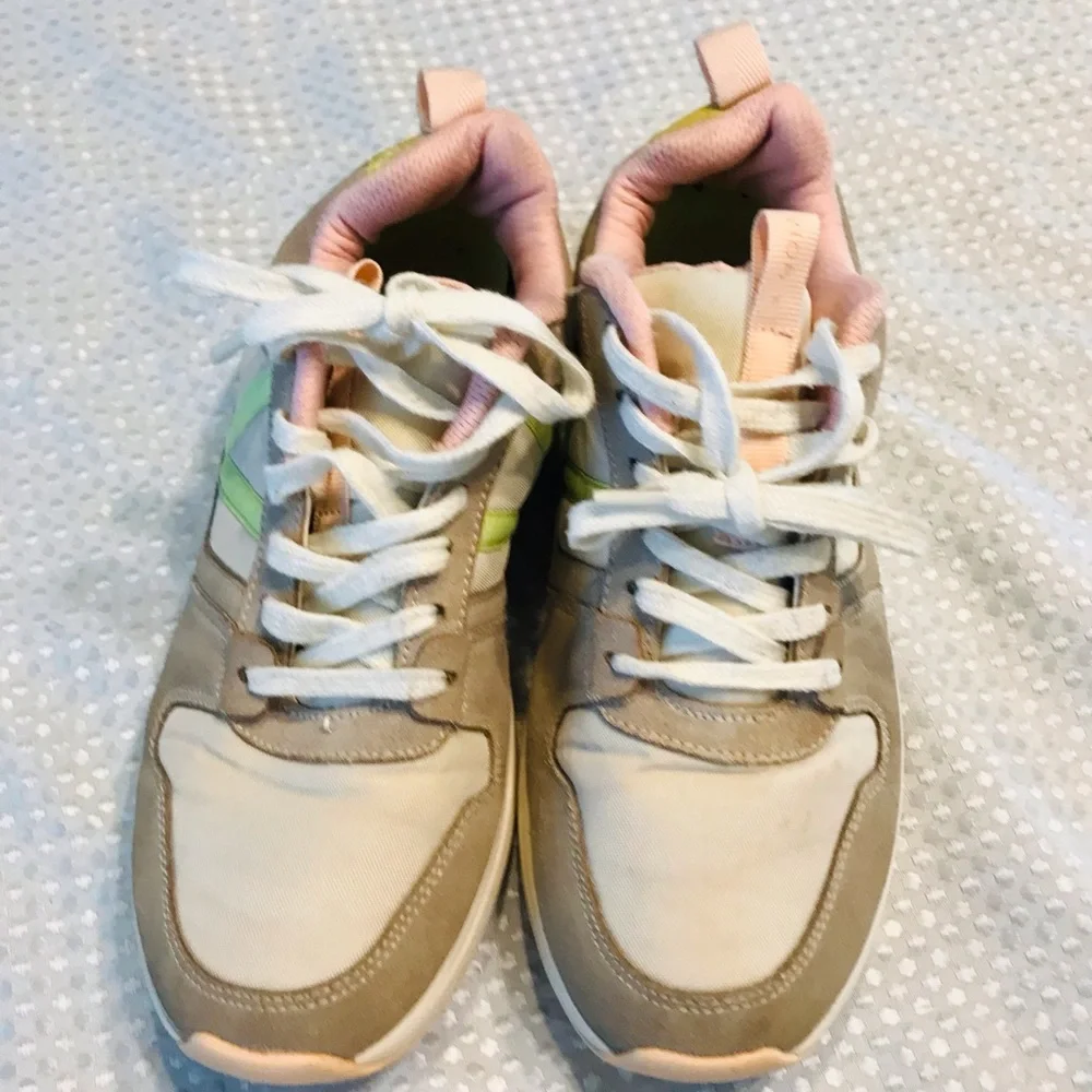 Vionic‎ sneakers